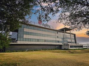 Freestanding building to let in Woodmead North