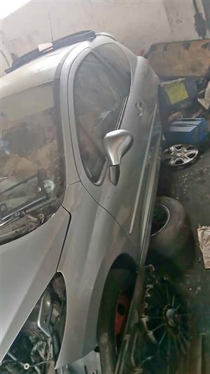 Stripping Peugeot 207 For Spares