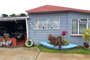 3 BED., HOUSE OFFERED TO HOLIDAY MAKERS AT R550.PER DAY 