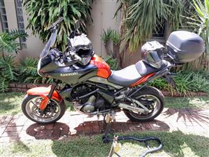 Kawasaki Versys 2009 650. includes bike stand and 2 helmets