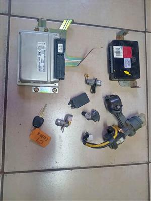 2008 Hyundai Tucson 2l petrol engine lock set complete for sale @ circle 7 used parts
