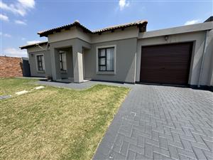 Townhouse For Sale in Terra Nova
