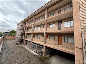 HIGH-YIELD INVESTMENT OPPORTUNITY | 12-UNIT RESIDENTIAL COMPLEX