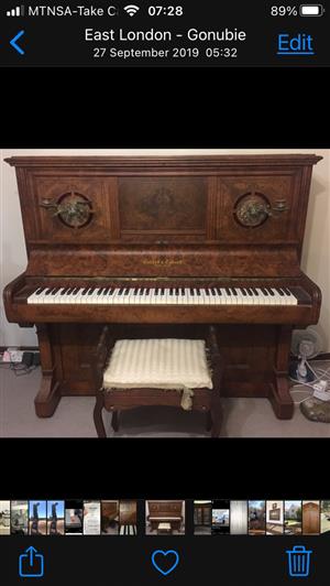 Vintage piano 