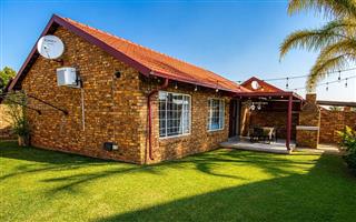 Townhouse Rental Monthly in Highveld