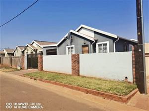 Beautiful  house for Sale in Rosslyn gardens