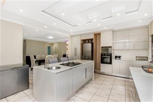 6 Bedrooms 3 Bathroom Freestanding Home for sale in Noordwyk Midrand