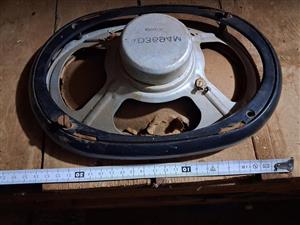 Rear used speaker holder