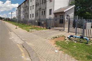 2 Bedroom Apartment for sale in Fleurhof Randburg