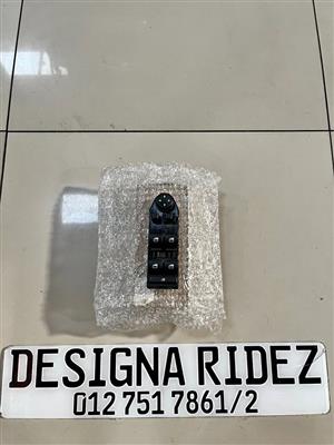 BMW E83 X3 FRONT RIGHT DOOR WINDOW SWITCH AVAILABLE.