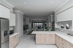 Townhouse For Sale in Six Fountains Residential Estate
