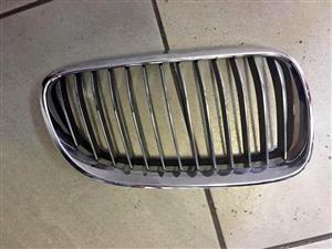 BMW E60 grill for sell in good condition nice and clean
