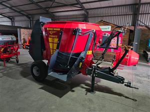 New Fimaks 2.5m³ vertical feed mixers for sale