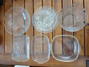 Vintage pressed glassware eight piece