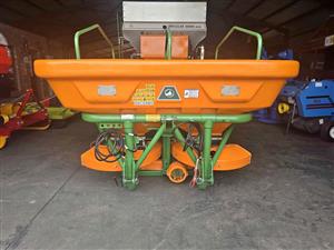 New Stara Twister 1500 APS spreaders for sale at Mad Farmer SA