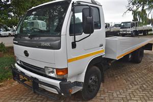 2010 Nissan UD40 L Rollback Truck