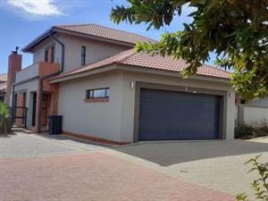 One bedroom cottage to let in Rosebank Johannesburg