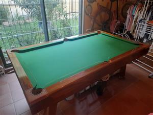 Pool table/snooker table