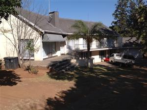 Waterkloof Ridge in Cliff Ave,6bed,4 bath house,95% renovated & LIVEABLE as is