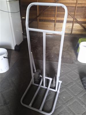Heavy duty lifting trolley 