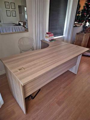  Exquisite Corner Desk for Sale – Comfort Meets Style   Milnerton,  Cape Town