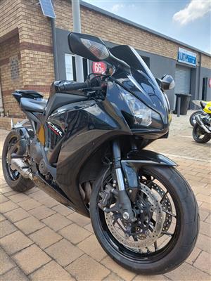HONDA CBR-1000-RR