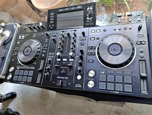 Pioneer XDJ-RX2 DJ table for sale