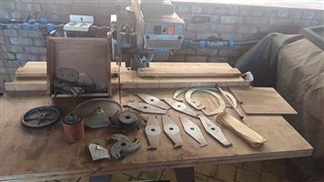 Black&Decker Radial Arm Saw. Including spare blades and accessories. 