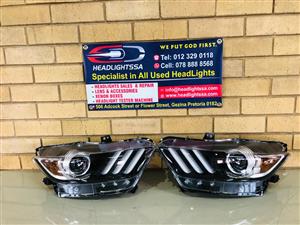 Ford Mustang left and right side xenon headlights (4 pin)