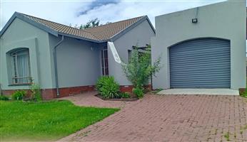 SPACIOUS 3-BEDROOM FAMILY HOME – PET FRIENDLY