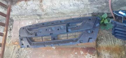 Neat Isuzu DMAX Front Grille