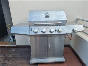 4 Burner Gas Braai & 9kg Gas Bottle