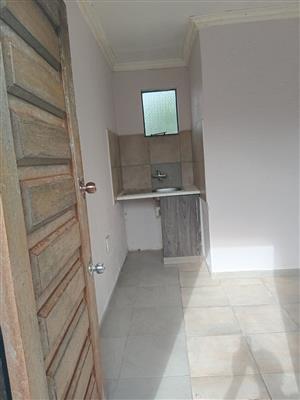 Room with ensuite shower and kitchenne in Theresapark
