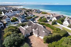 Exquisite 7-bedroom house for rent in Canals, St Francis Bay - a luxurious waterfront retreat awaits