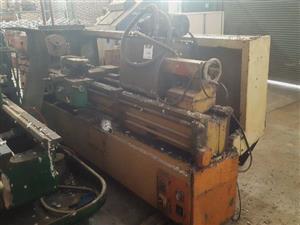 Voest Apollo 520 Bed Lathe - ON AUCTION