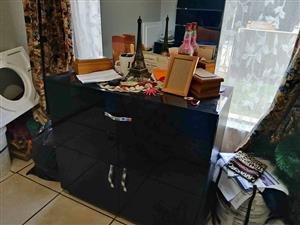 Headboard en spieelkas dringend verkoop moet vandag gaan ASAP