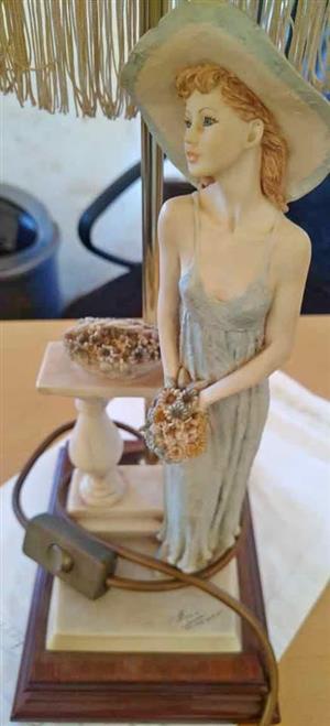 Elegant.. Italian.. Composite resin figurine lamp..
