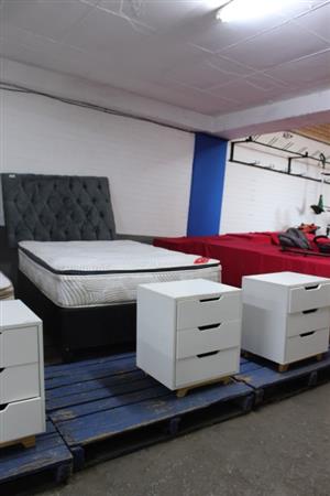 BLACK AND WHITE DOUBLE BASE SET W/HEADBOARD AMD 2 PEDESTALS(S066676B)