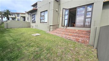 Modern Three-Bedroom Townhouse with Harbour Views – South End