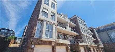 Stunning 3-Bedroom Double-Story Apartment with Spectacular Harbour Views