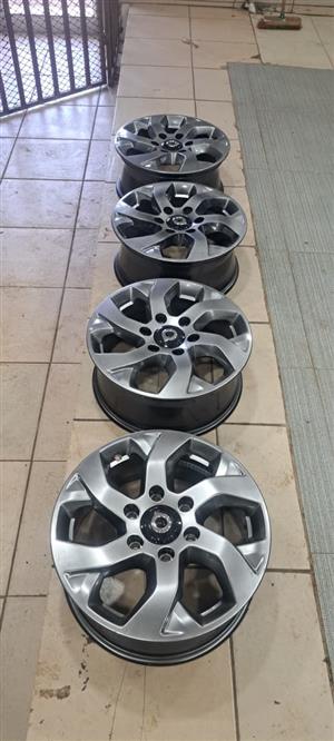 17inch GWM  mags  like new