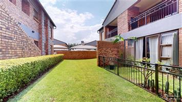 Neat and Modern Ground floor Unit with Extra Living Space in Ravenswood Mews