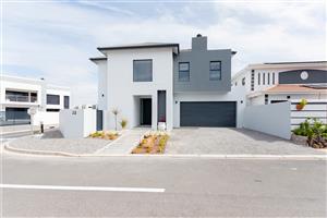 4 Bedroom house for sale in Calypso Beach