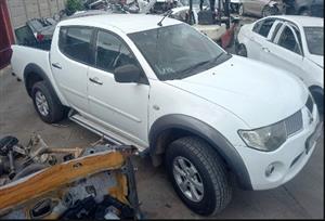 MITSUBISHI TRITON 2.5 DIESEL MANUAL FOR SALE !!!