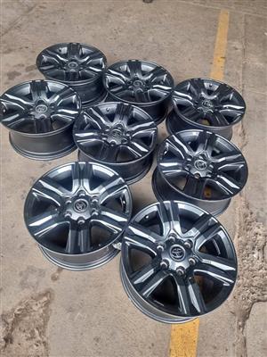17inch Toyota Hilux/Fortuner original mags set