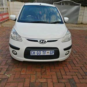Hyundai i10 white in color 2009 model manual transmission for sale 