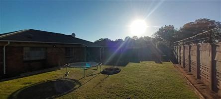 PERFECT STARTER HOME WITH FULL SOLAR!!