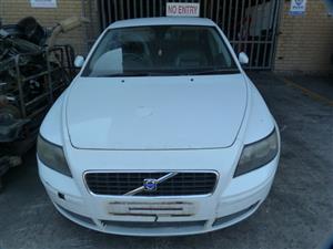 Volvo S40 T5 2.5 Manual B5254T3 White - 2004 SPARESBOYZ STRIPPING FOR SPARES. 