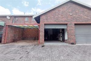 Townhouse For Sale in Birchleigh