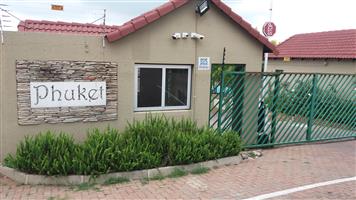 2 bedroom townhouse to rent in Winchester Hills